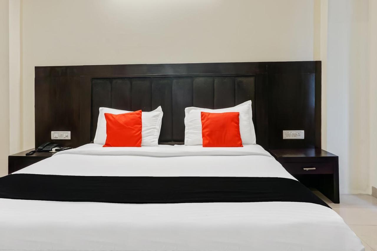 Capital O Hotel Jeyan Inn Near Gurudwara Shri Bangla Sahib Delhi  Exteriör bild