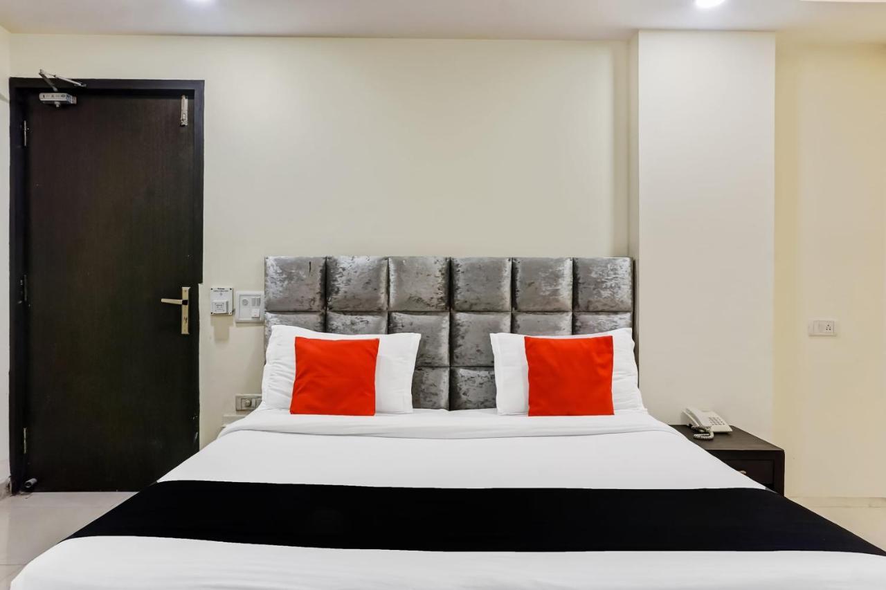 Capital O Hotel Jeyan Inn Near Gurudwara Shri Bangla Sahib Delhi  Exteriör bild