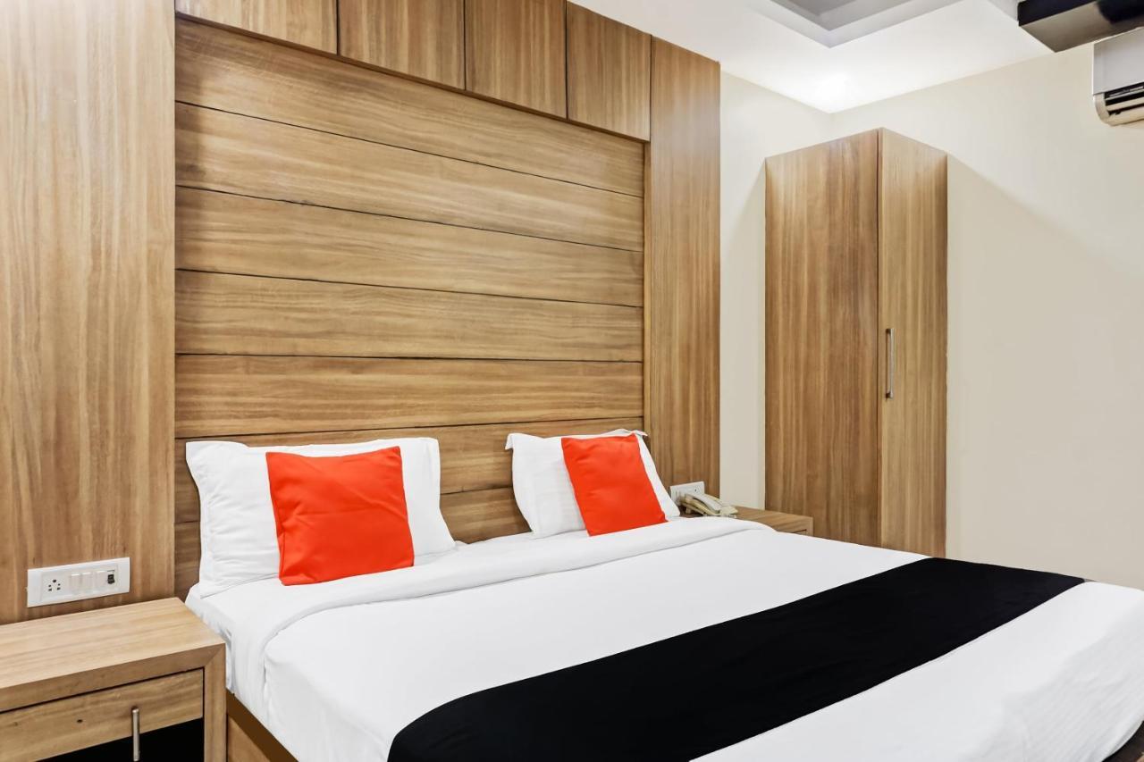 Capital O Hotel Jeyan Inn Near Gurudwara Shri Bangla Sahib Delhi  Exteriör bild