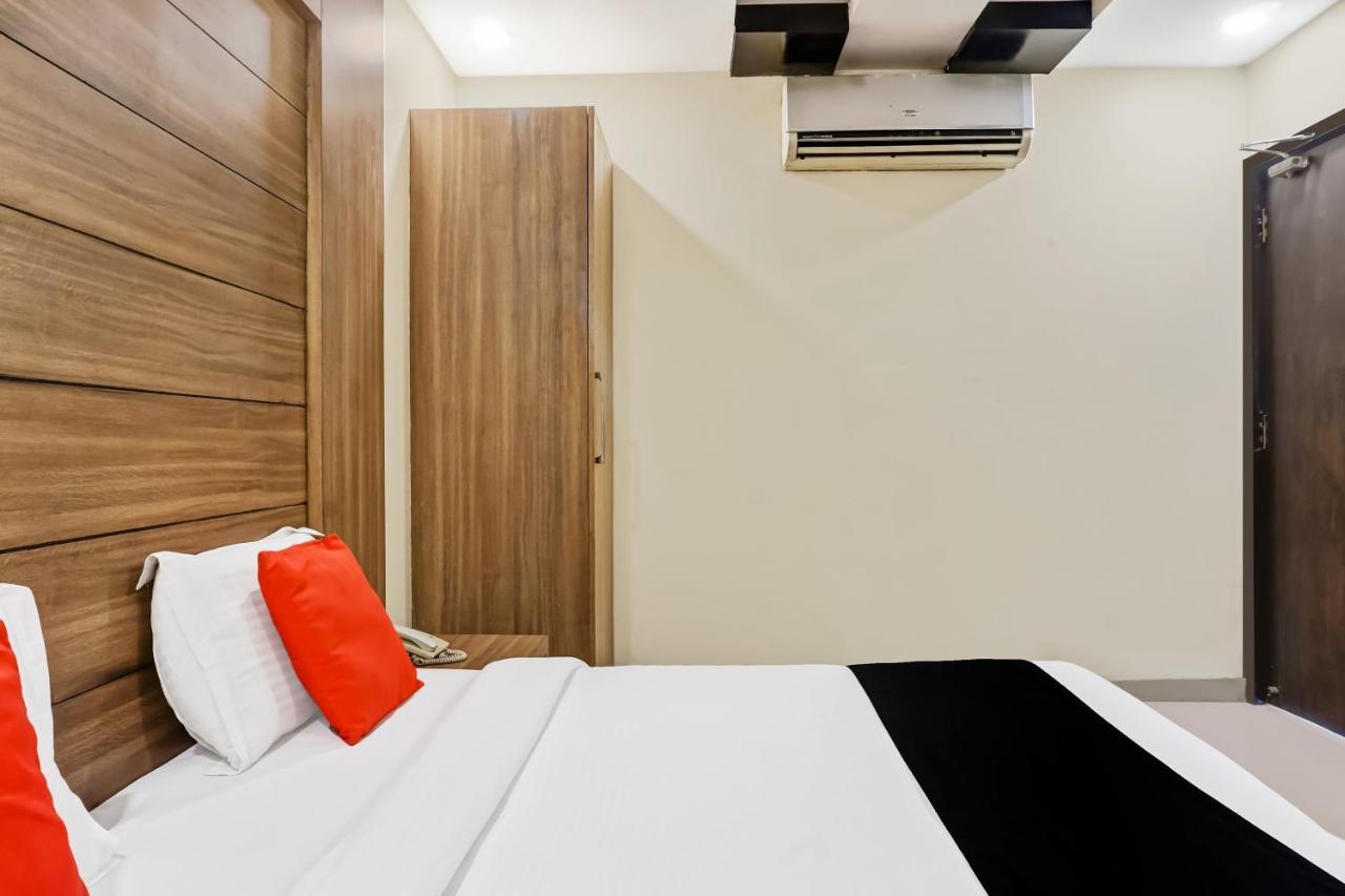 Capital O Hotel Jeyan Inn Near Gurudwara Shri Bangla Sahib Delhi  Exteriör bild