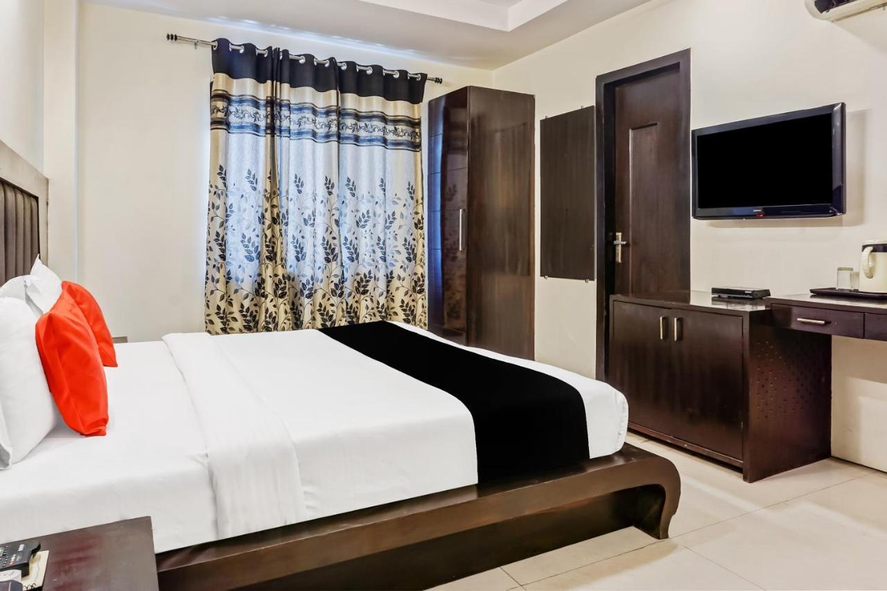 Capital O Hotel Jeyan Inn Near Gurudwara Shri Bangla Sahib Delhi  Exteriör bild