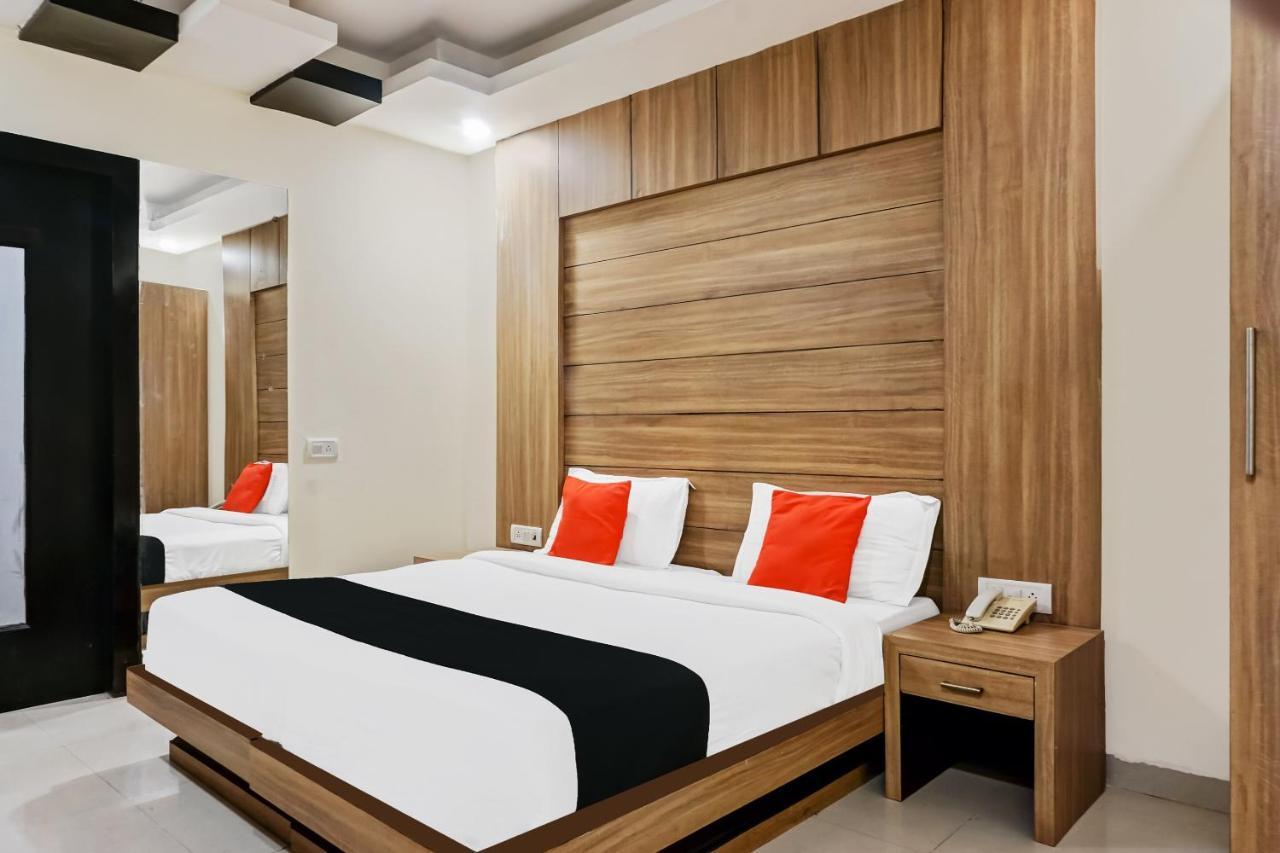 Capital O Hotel Jeyan Inn Near Gurudwara Shri Bangla Sahib Delhi  Exteriör bild