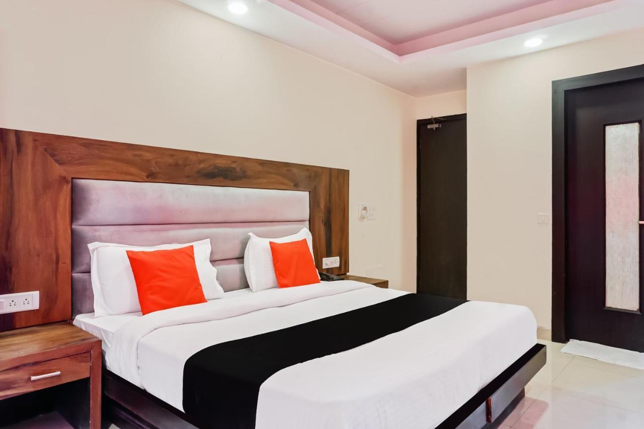 Capital O Hotel Jeyan Inn Near Gurudwara Shri Bangla Sahib Delhi  Exteriör bild