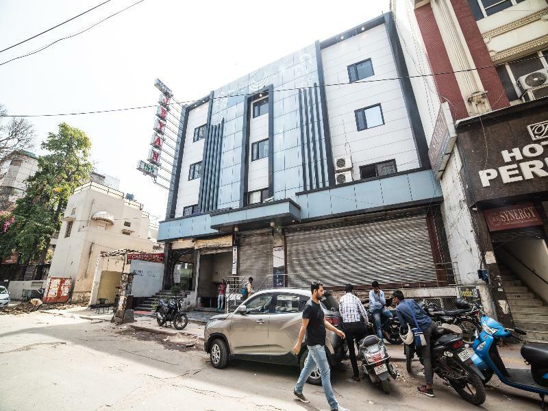 Capital O Hotel Jeyan Inn Near Gurudwara Shri Bangla Sahib Delhi  Exteriör bild
