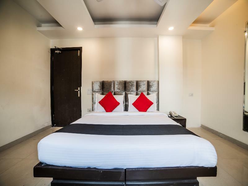 Capital O Hotel Jeyan Inn Near Gurudwara Shri Bangla Sahib Delhi  Exteriör bild