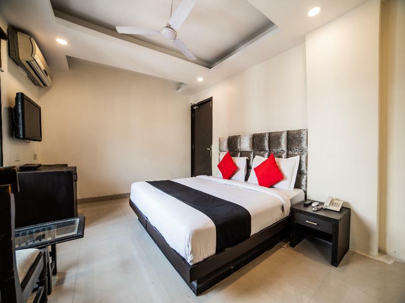 Capital O Hotel Jeyan Inn Near Gurudwara Shri Bangla Sahib Delhi  Exteriör bild