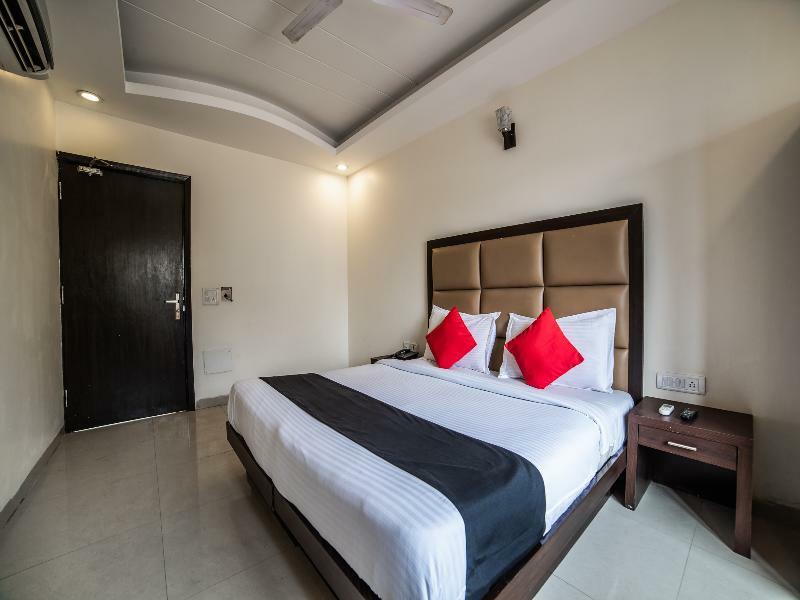 Capital O Hotel Jeyan Inn Near Gurudwara Shri Bangla Sahib Delhi  Exteriör bild