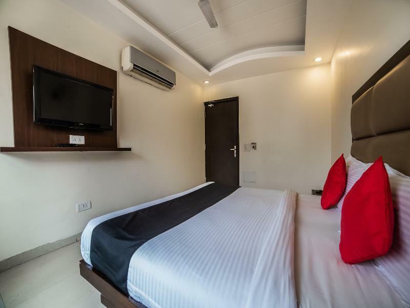 Capital O Hotel Jeyan Inn Near Gurudwara Shri Bangla Sahib Delhi  Exteriör bild