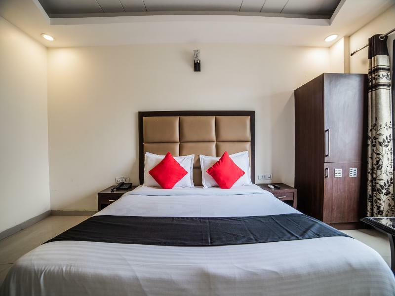 Capital O Hotel Jeyan Inn Near Gurudwara Shri Bangla Sahib Delhi  Exteriör bild