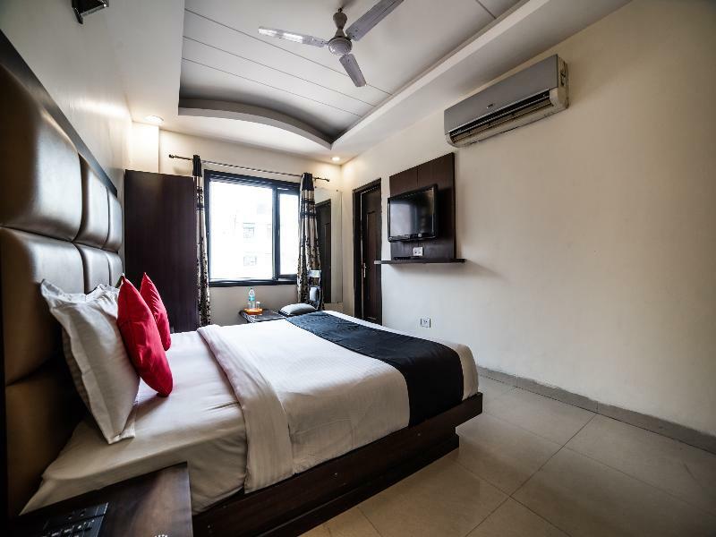 Capital O Hotel Jeyan Inn Near Gurudwara Shri Bangla Sahib Delhi  Exteriör bild