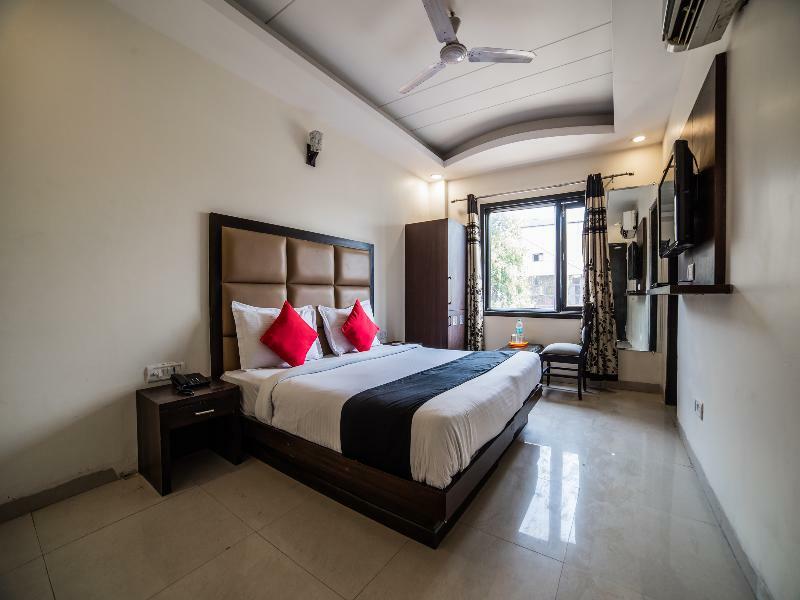 Capital O Hotel Jeyan Inn Near Gurudwara Shri Bangla Sahib Delhi  Exteriör bild