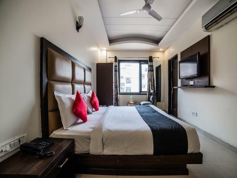 Capital O Hotel Jeyan Inn Near Gurudwara Shri Bangla Sahib Delhi  Exteriör bild
